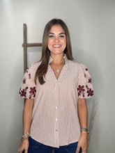 Cargar imagen en el visor de la galería, Stripe pattern button front top

