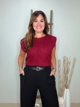 Cargar imagen en el visor de la galería, Shoulder detail sleeveless top
