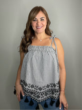 Cargar imagen en el visor de la galería, Off shoulder tie straps embroidery &amp; tassel top
